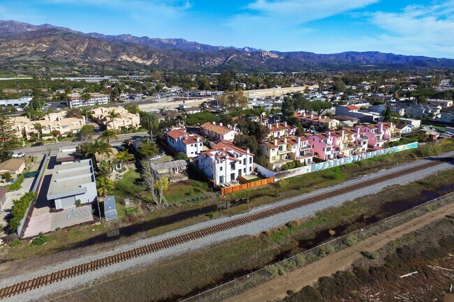 Building Photo - 4285 Carpinteria Ave