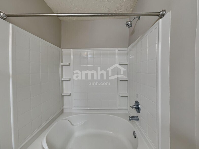 Building Photo - 2364 Blackthorn Dr