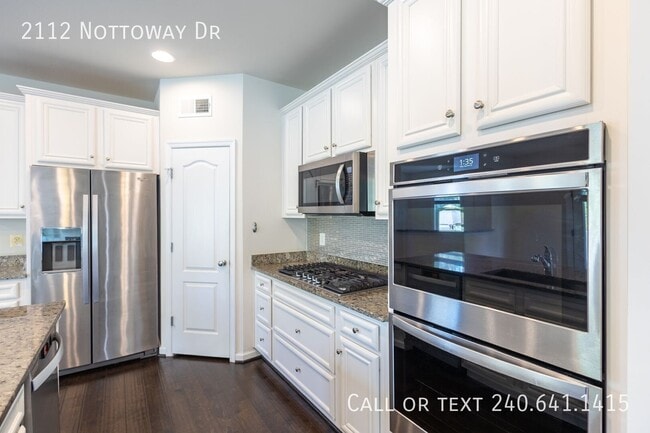 Building Photo - 2112 Nottoway Dr