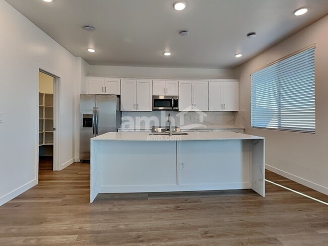 Building Photo - 9817 W Parkway Dr