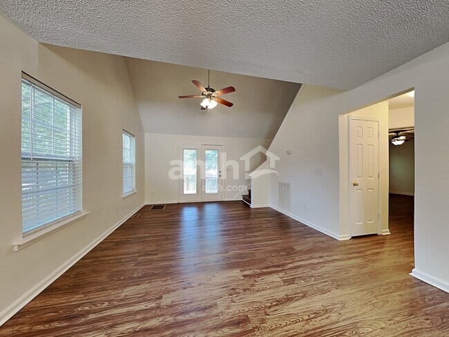 Building Photo - 6 Saddlemount Ln