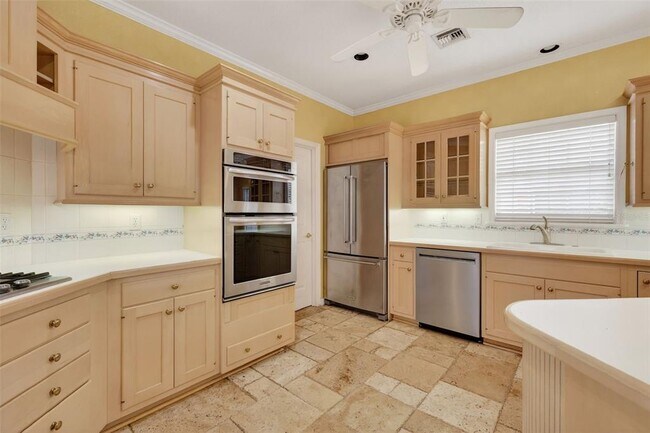 Building Photo - 618 High Point Dr