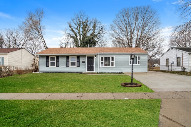 Primary Photo - 327 Whitewater Dr