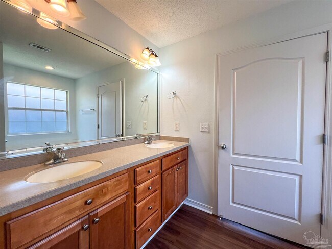 Building Photo - 5866 Chi Chi Cir