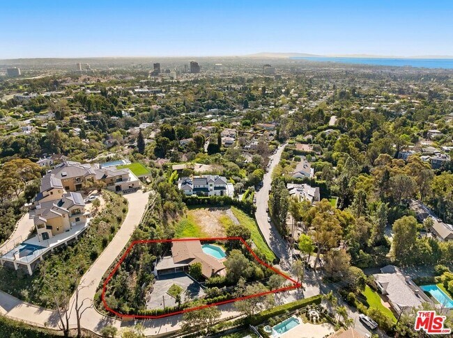 Building Photo - 590 N Tigertail Rd