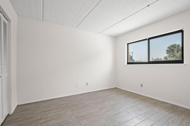 Building Photo - 1145 N Shannon Ave