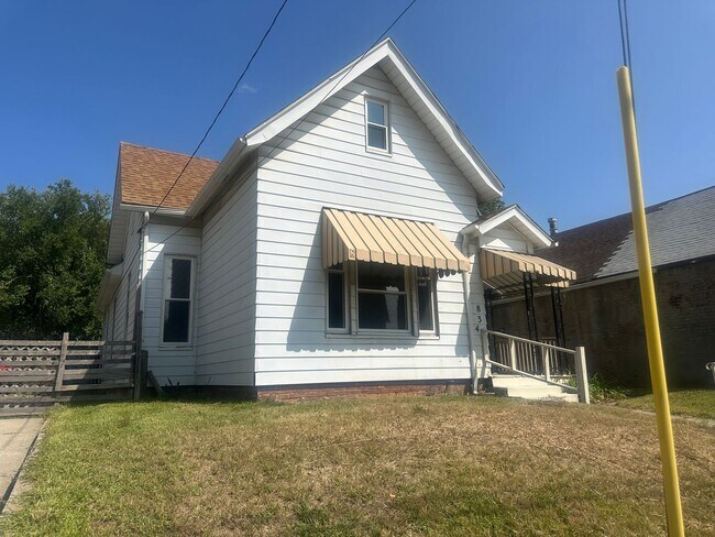 Building Photo - 834 Prouty Ave
