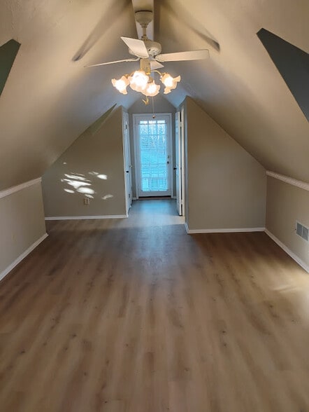 Building Photo - 504 N Newsom St