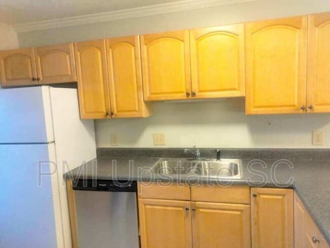 Building Photo - 100 Buttercup Way