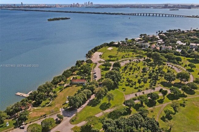 Building Photo - 669 NE 60th St