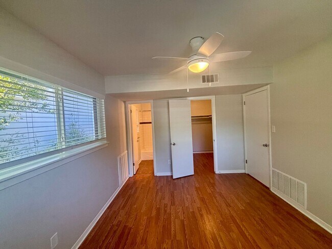 Building Photo - Sunshine-5408