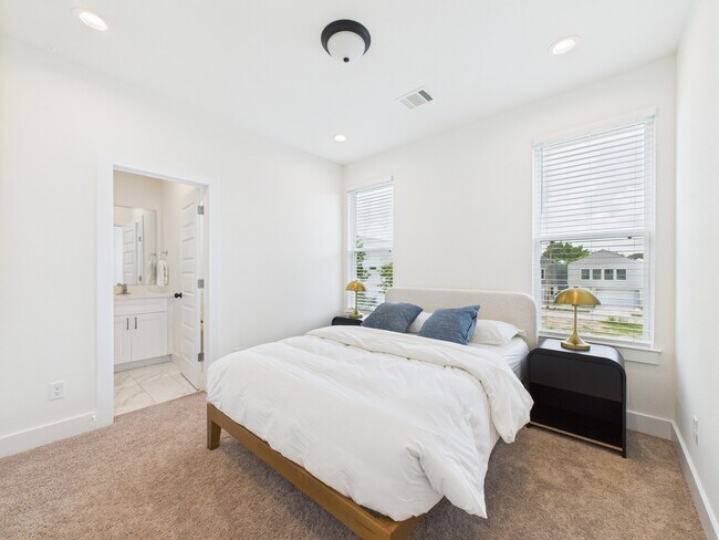 Building Photo - 4306 Idaho St