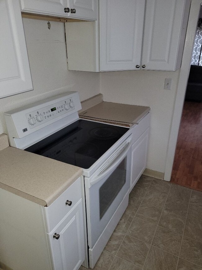 Building Photo - Quaint 2 bed