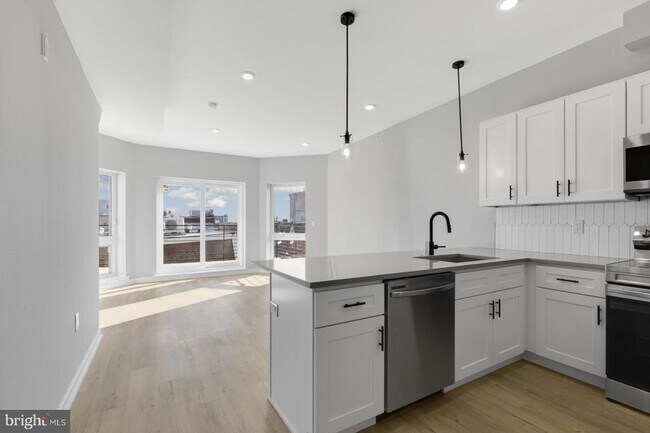 Building Photo - 919 N 15th St