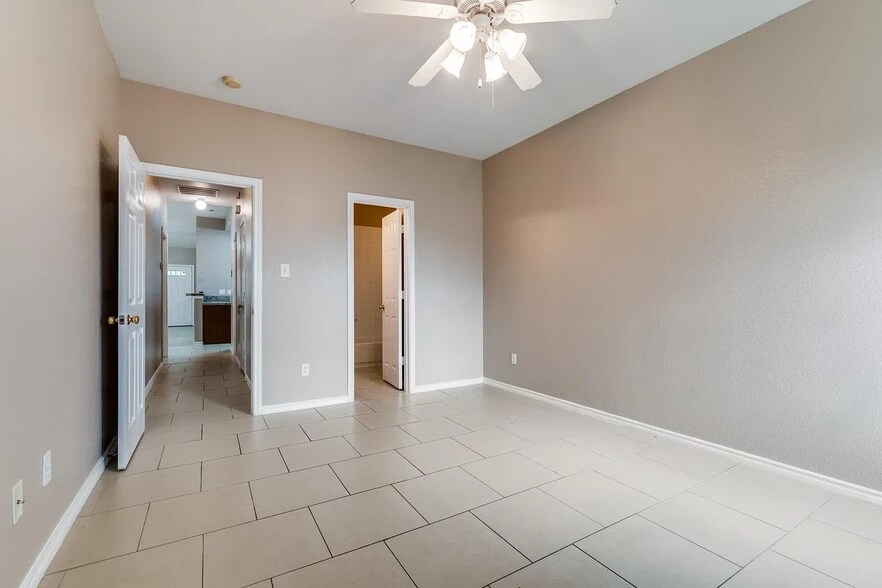 Building Photo - 5915 Lovingham Ct