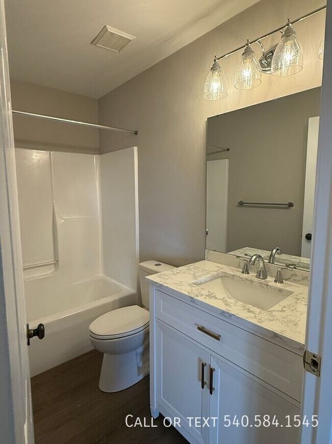 Building Photo - 5015 Polly Hill Ln