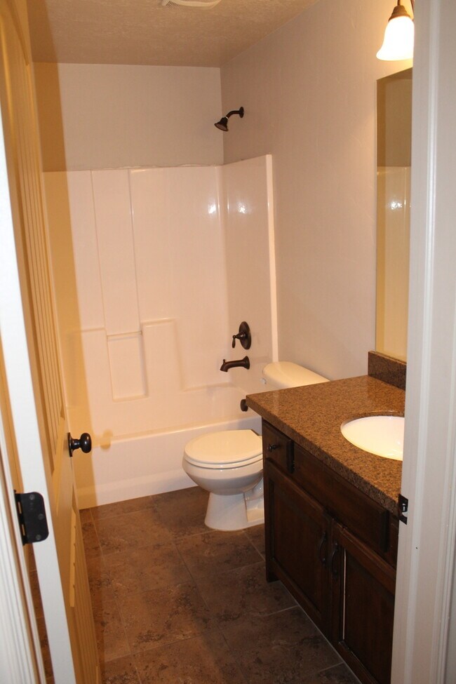 Building Photo - 825 S 90 E