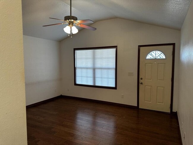 Building Photo - 822 15th St