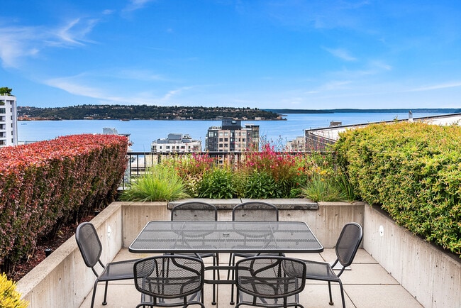 Building Photo - 2720 3rd Ave