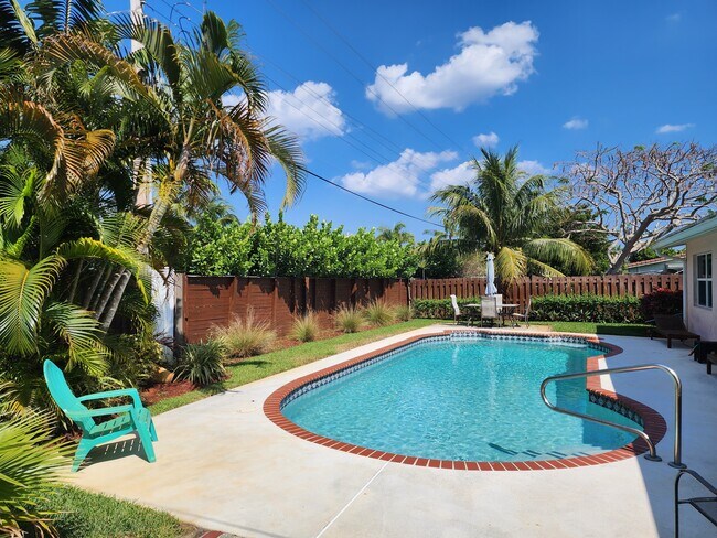 Building Photo - 2731 NE 53rd St