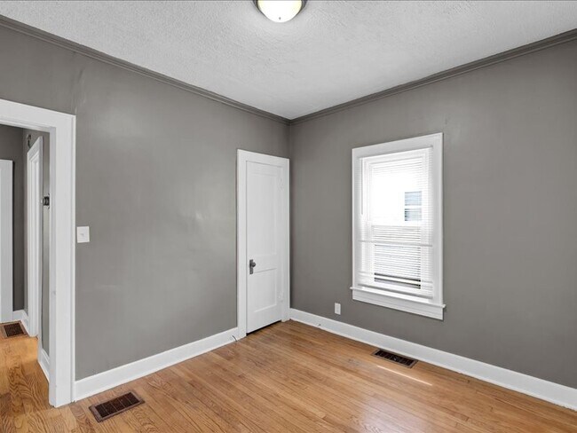 Building Photo - 3220 Grant Ave