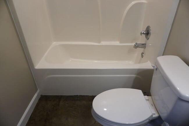 Building Photo - 210 Lake Dr