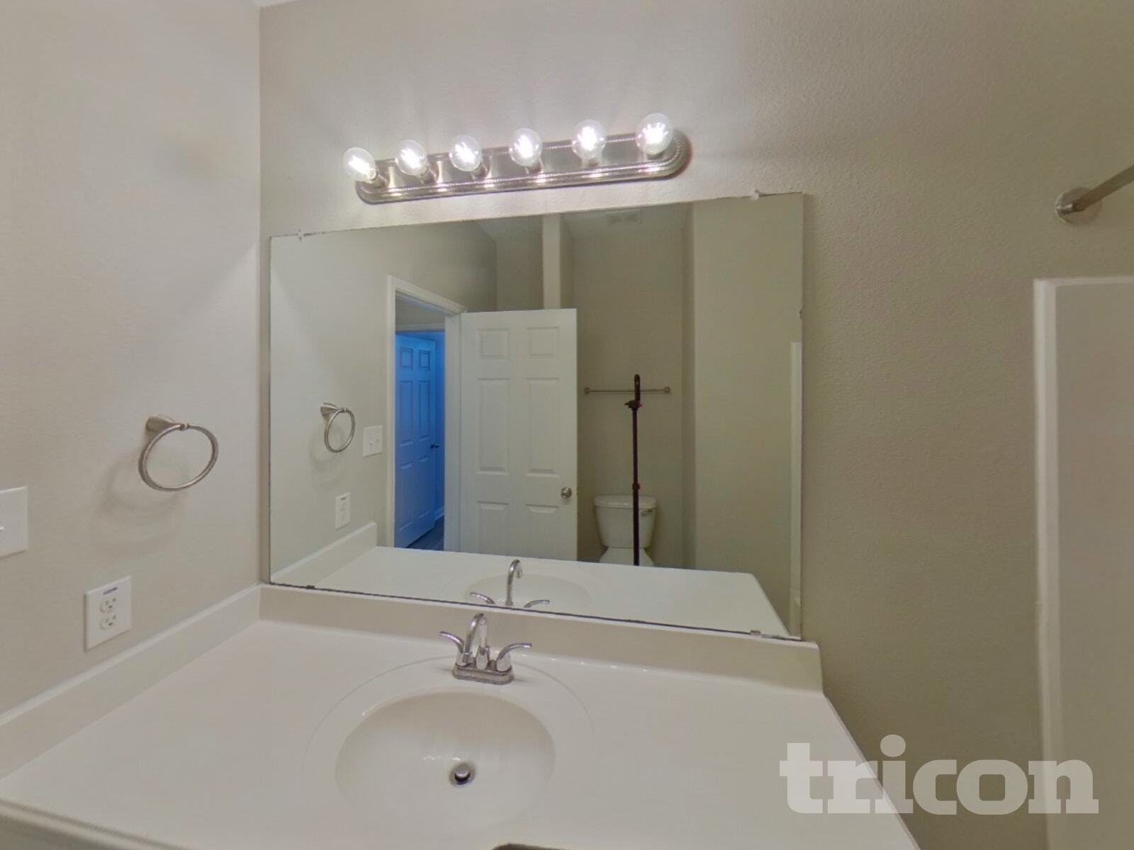 Building Photo - 825 Hawthorne Rd