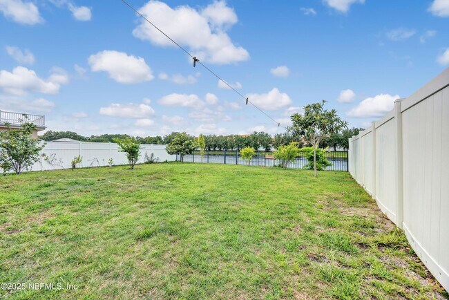 Building Photo - 12237 Woodview Dr