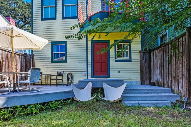 Building Photo - Design on Duffy