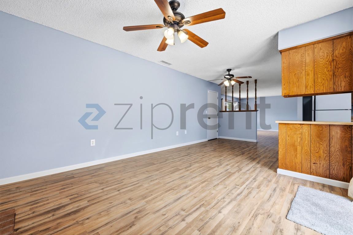 Building Photo - Unit