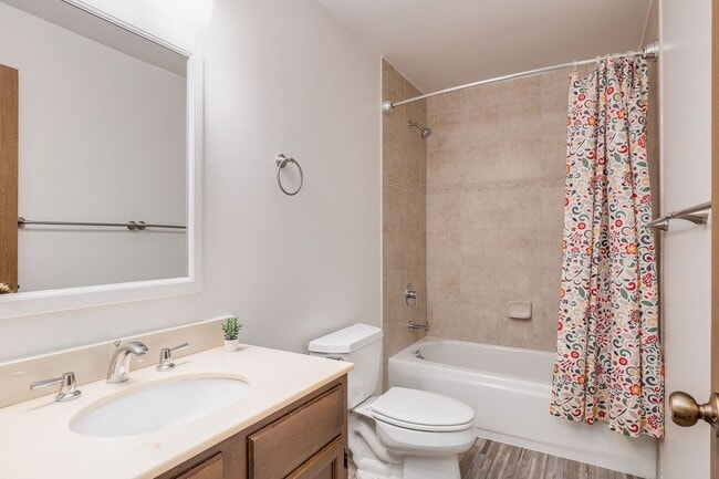 Building Photo - Pool’s Open! -Huge, refreshed 2 BR-2 Bath ...