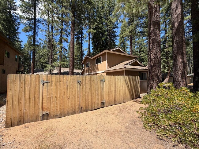 Building Photo - 4 Bed, 2 Bath Home on Large Corner Lot Near the Y