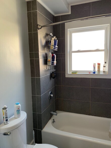 Building Photo - 289 S Winooski Ave