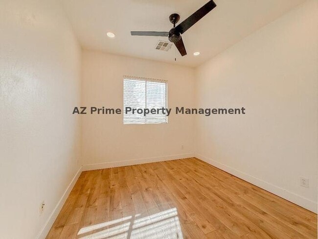 Building Photo - 164 W Commerce Ct