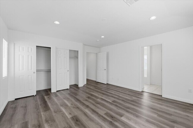 Building Photo - 752 Looking Bear Ct