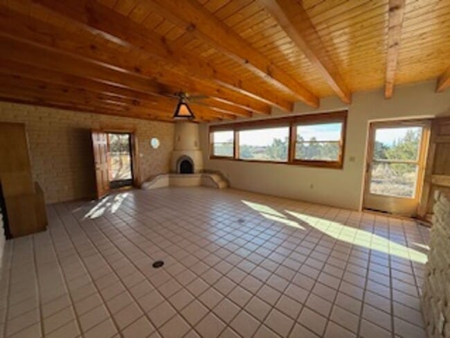 Building Photo - 5 Oriente Ct