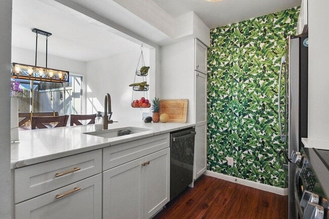 Building Photo - 6335 Riverwalk Ln