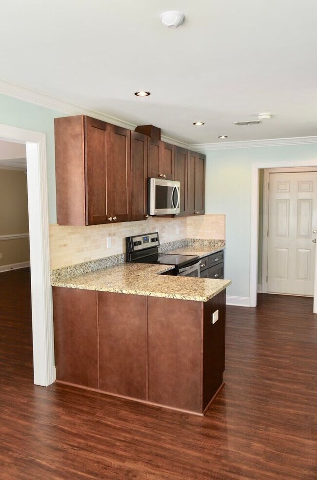 Building Photo - 816 Stoneview Dr