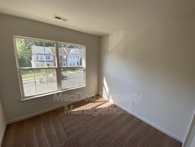 Building Photo - 4249 Normandy Ct