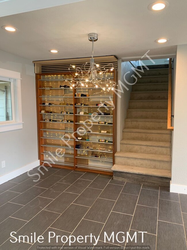 Building Photo - Spacious 4 bedrooms Home in SE Portland