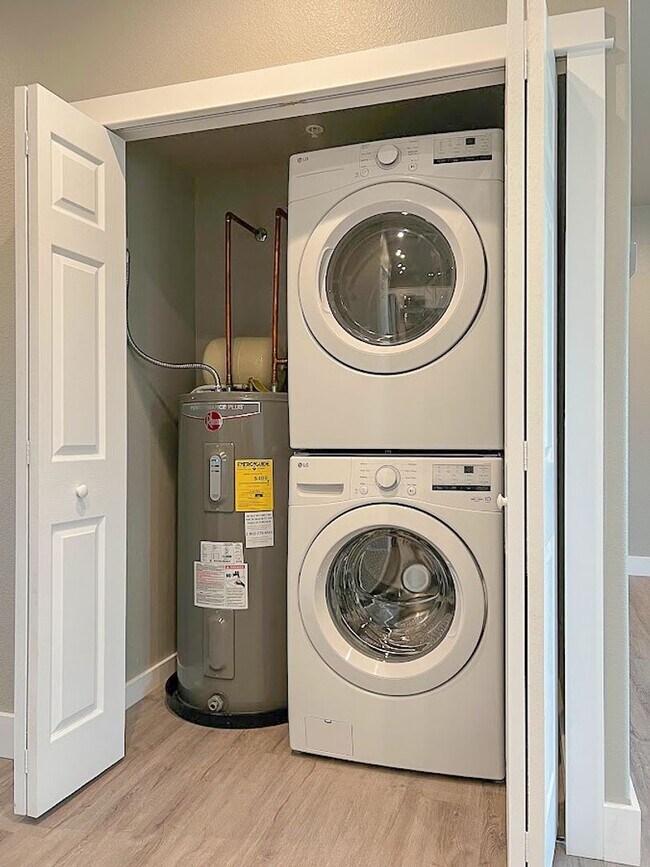 Building Photo - 2 bed/ 1.5 bath in Brand New Soldier Ridge...