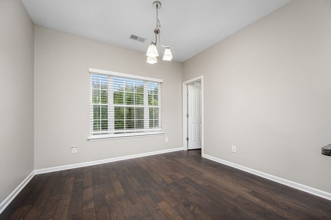 Building Photo - Luxury Townhome at the Boulevard