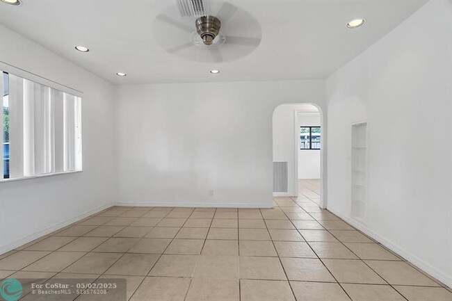 Building Photo - 4932 SW 12th St