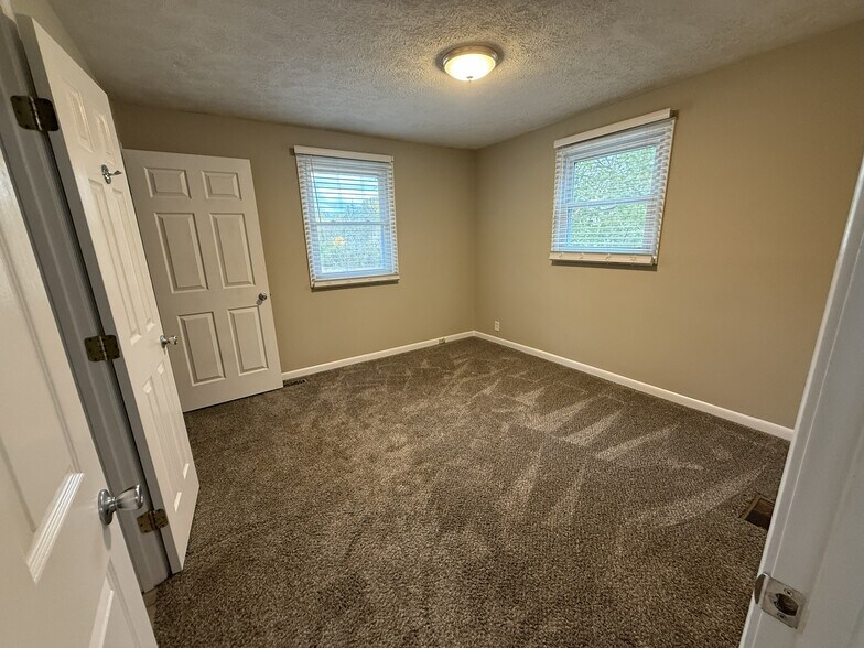 Building Photo - 9073 Almaville Rd