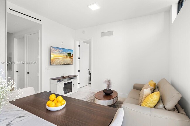 Building Photo - 1030 15th St