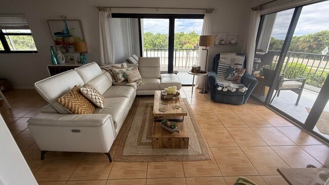 Building Photo - 5159 N Hwy A1A