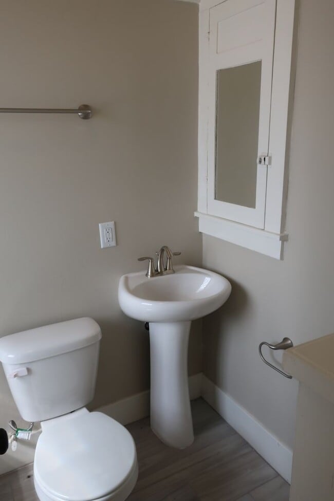 Building Photo - Fully Remodeled 1 Bedroom Duplex Apartment in Historical U of A Neighborhood