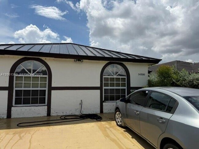 Building Photo - 14300 SW 51st St