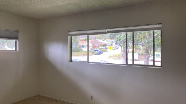 Building Photo - 770 E Mariposa St