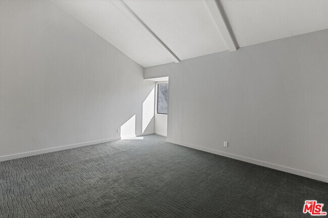 Building Photo - 1044 20th St